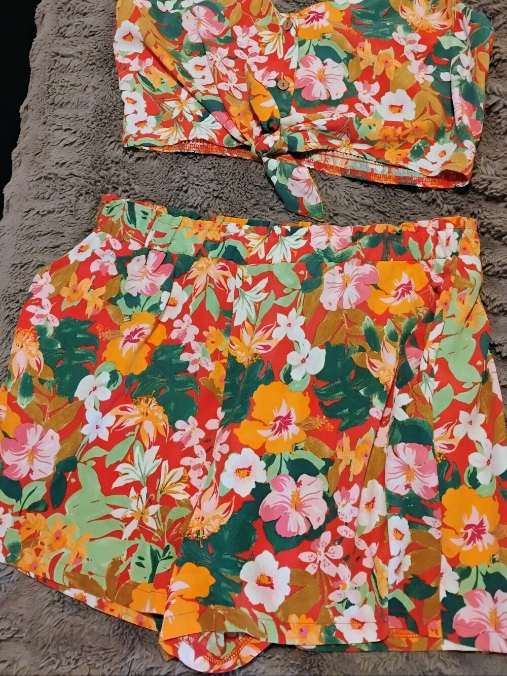 Lily Rose Halter Top w/ Tie In Front And Matching Shorts Size L